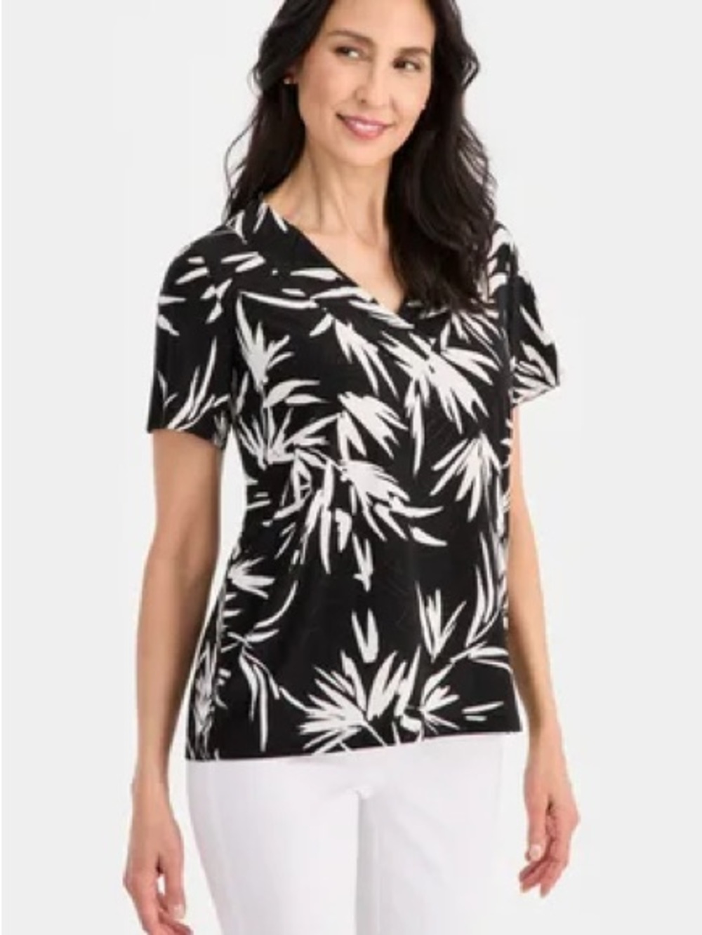 Macy’s JM Collection Black & White Palm-Print V-Neck Short Sleeve Top